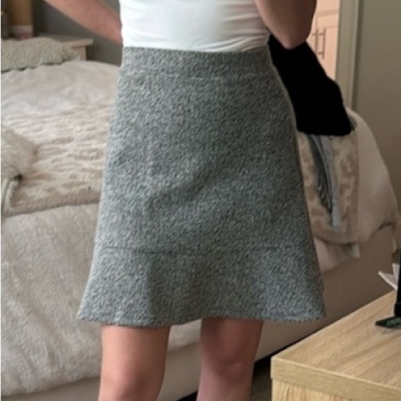 LOFT Dresses & Skirts - LOFT black career skirt ruffle hem size XS